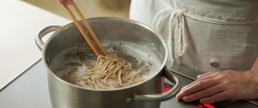 本田屋のそば ─ 茹でている間に立ち上る香り